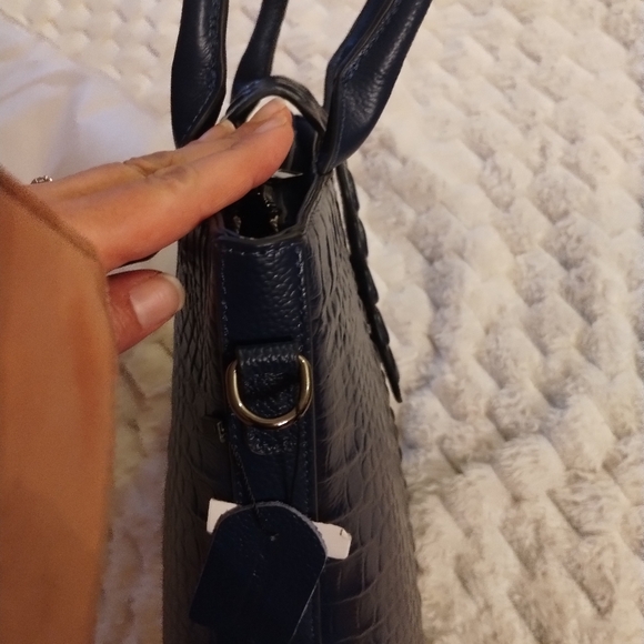 NWOT Medium Size Elegant Navy Blue Crocodile-Embossed Handbag - Picture 9 of 11